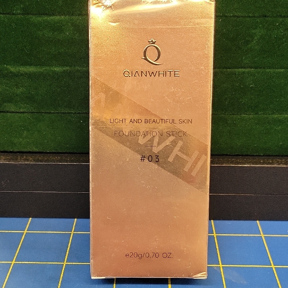 Foundation Stick #03 - Light and Beautiful Skin